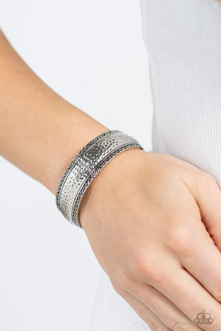 Textile Tenor - Silver - Hammered Metal Paparazzi Stretchy Bracelet