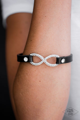 Innocent til Proven GLITZY Black Paparazzi Bracelet