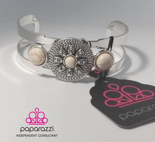 White Cracked Stone July 2018 Fashion Fix Exclusive Paparazzi Bracelet