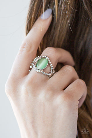 Moulin Moon Green Paparazzi Ring